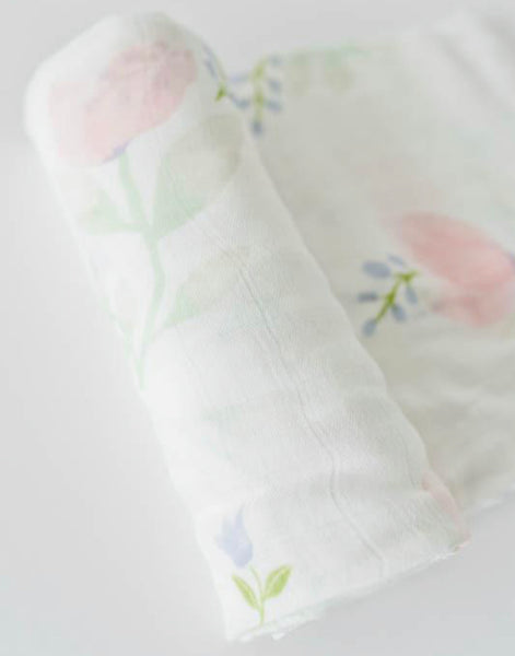 DELUXE MUSLIN SWADDLE IN PINK PEONY