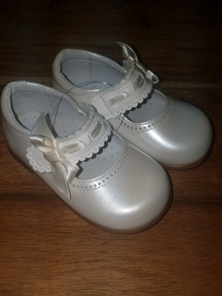 MARY JANE WHITE BOW SHOES SIZE 20(5) #525WHS